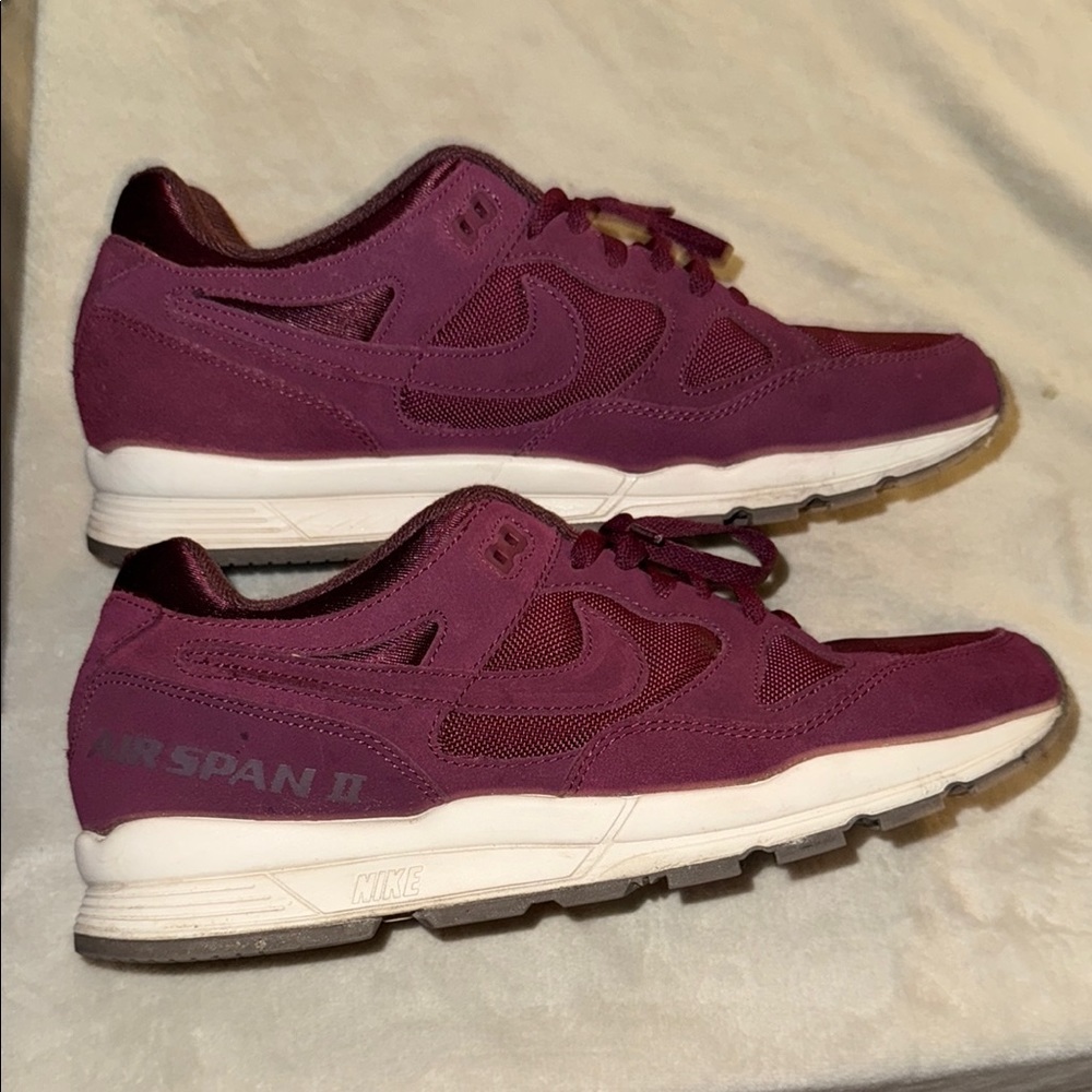 Nike Men’s Sneakers Burgundy / White